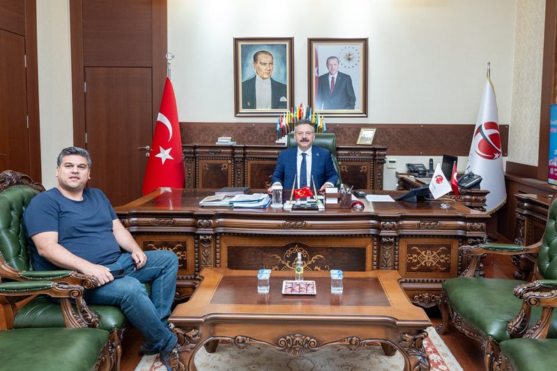 Aydın'dan İş İnsanı Mutlu Perinçek, Valimiz Sayın Hüseyin Aksoy'u ziyaret etti.