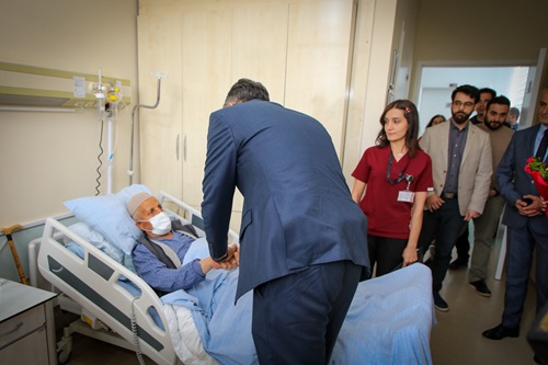 Vali Ali Çelik’ten Bayramda Anlamlı Ziyaret: Hastanede Tedavi Gören Vatandaşlarımızı ve Sağlık Çalışanlarımızı Unutmadı