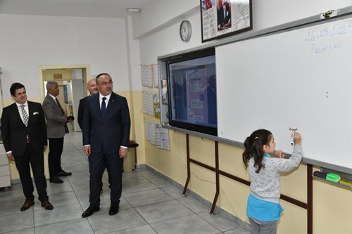 Vali Soytürk Minik Öğrenciye Verdiği Sözü Tuttu