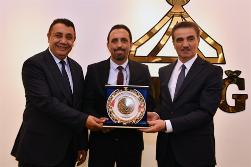 Vali Baruş Kitap Fuarı'nı ziyaret etti