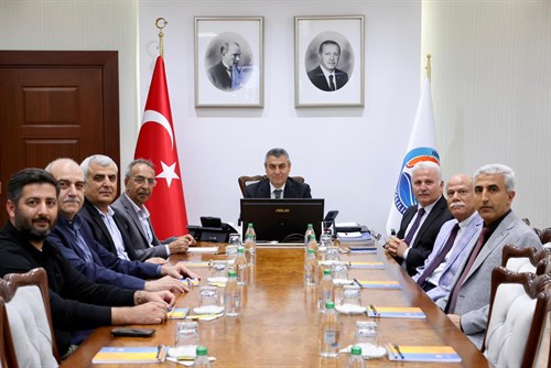 VALİMİZ SAYIN ATİLLA TOROS BAŞKANLIĞINDA, DİYANET VAKFI MERSİN ŞUBESİ MÜTEVELLİ HEYETİ İLE TOPLANTI GERÇEKLEŞTİRİLDİ