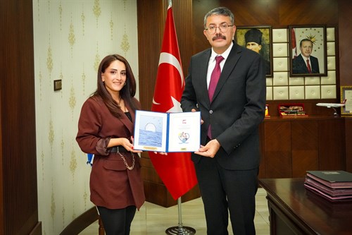 Yetim Vakfı Hakkâri İl Koordinatörü Güneş Temel, Vali Ali Çelik’i Makamında Ziyaret Etti