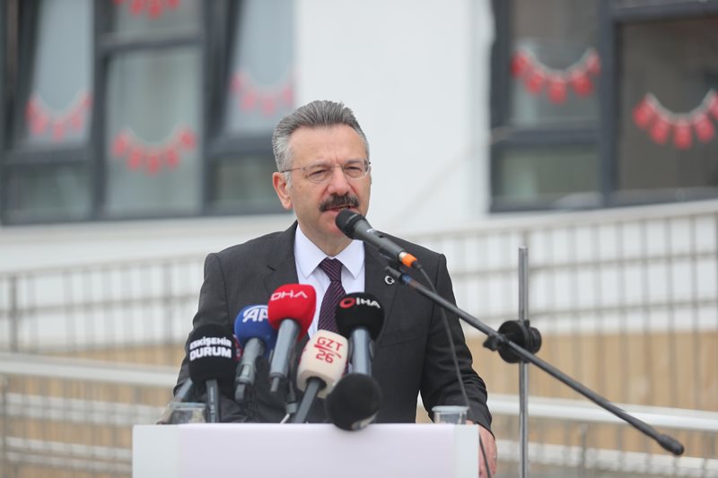 Valimiz Sayın Hüseyin Aksoy, Fatih Sultan Mehmet İmam Hatip Ortaokulu'nun açılış törenine katıldı.