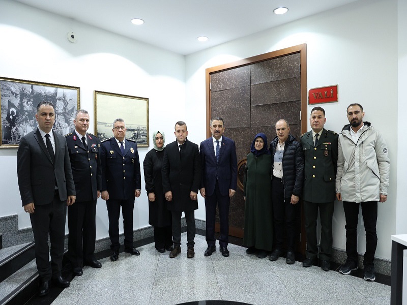 Zonguldak'ta  Şehit Aileleri ve Gazilere Devlet Övünç Madalyası Verildi