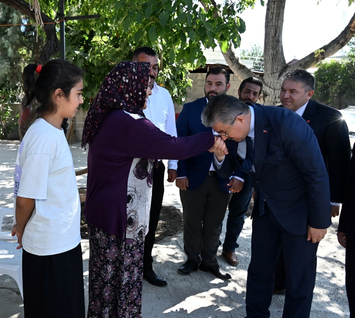 Vali Dr. Erdinç Yılmaz, Şehidimiz Piyade Er Serkan Çenet’in Ailesini Ziyaret Etti