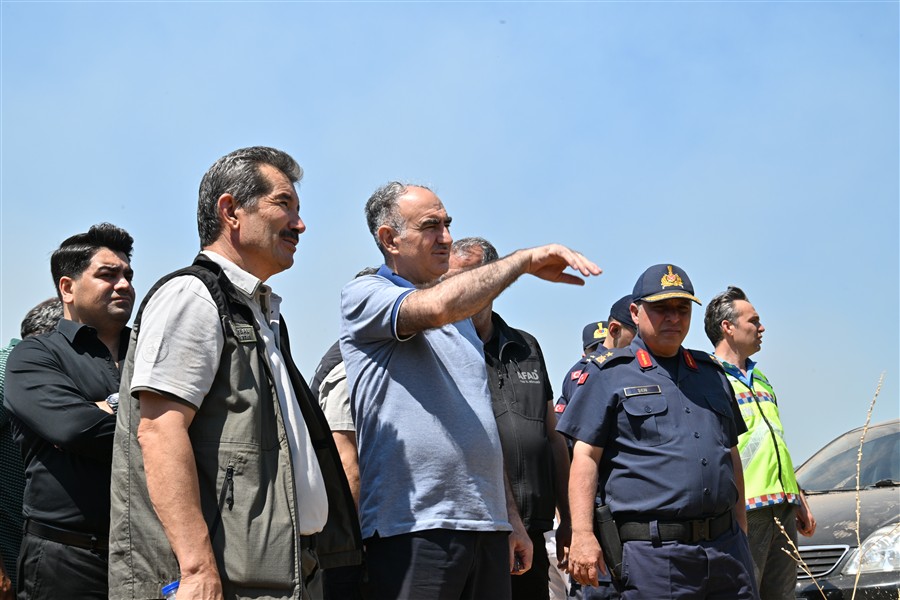 'İlimizde devam eden orman yangınlarını söndürmek için yoğun bir mücadele yürütülüyor'