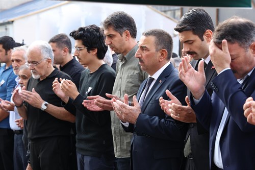 Vali Osman Hacıbektaşoğlu, Devrek İlçe Yazı İşleri Müdürü Cengiz Karapınar’ın Cenaze Törenine Katıldı