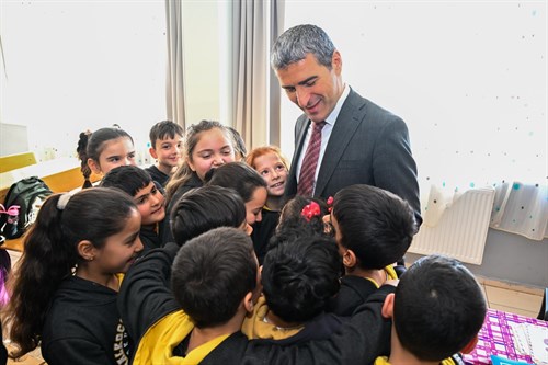 Vali Dr. Naci Aktaş, Malkoçoğlu İlkokulu ve Ortaokulu ile Özel Eğitim Anaokulu’nu ziyaret etti