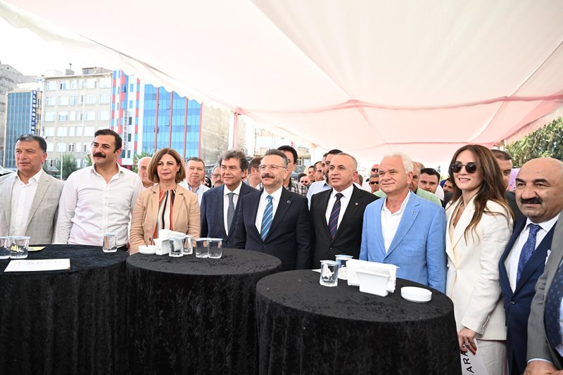Valimiz Sayın Hüseyin Aksoy, Sarar Doğal Yapı AVM&Residence Temel Atma Töreni’ne katıldı.