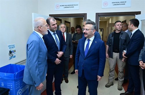 Valimiz Sayın Hüseyin Aksoy, Eskişehir Halk Sağlığı Laboratuvarı’nı ziyaret ederek incelemelerde bulundu.
