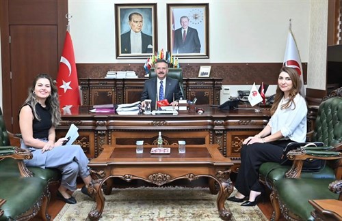 (TÜGİAD) Eskişehir Şubesi Yönetim Kurulu Üyeleri  ve Avukat Valimiz Sayın Hüseyin Aksoy’u ziyaret etti.