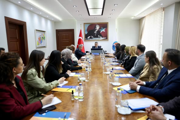 VALİMİZ SAYIN ATİLLA TOROS BAŞKANLIĞINDA, HUZUREVLERİ, YAŞLI VE ENGELLİ BAKIM MERKEZLERİ MÜDÜRLERİ İLE DEĞERLENDİRME TOPLANTISI GERÇEKLEŞTİRİLDİ