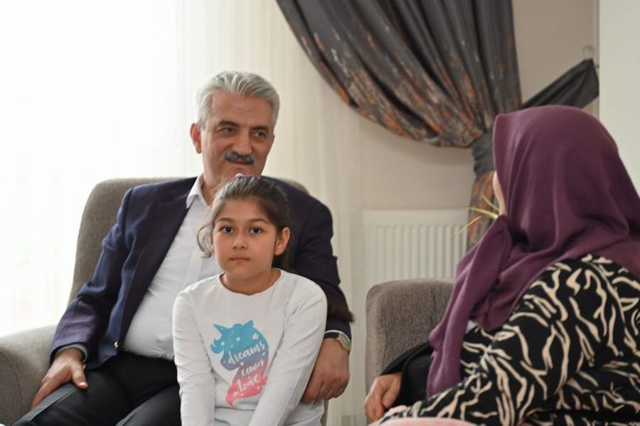 Valimiz Sayın Mehmet Makas, Şehit Uzman Jandarma Mustafa Uğurelli’nin ailesini ziyaret etti