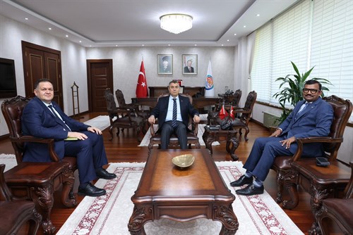 VALİMİZ SAYIN ATİLLA TOROS, ZİYARETİNE GELEN MERSİN ULUSLARARASI LİMAN İŞLETMESİ (MIP) GENEL MÜDÜRÜ AJAY KUMAR SİNGH İLE GÖRÜŞTÜ