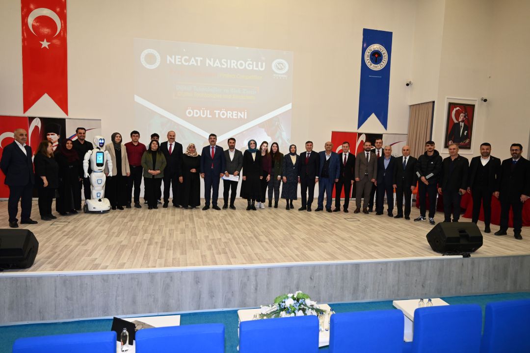 Necat Nasıroğlu Proje Yarışması Ödül Törenini “ADA” İsimli Robot Sundu