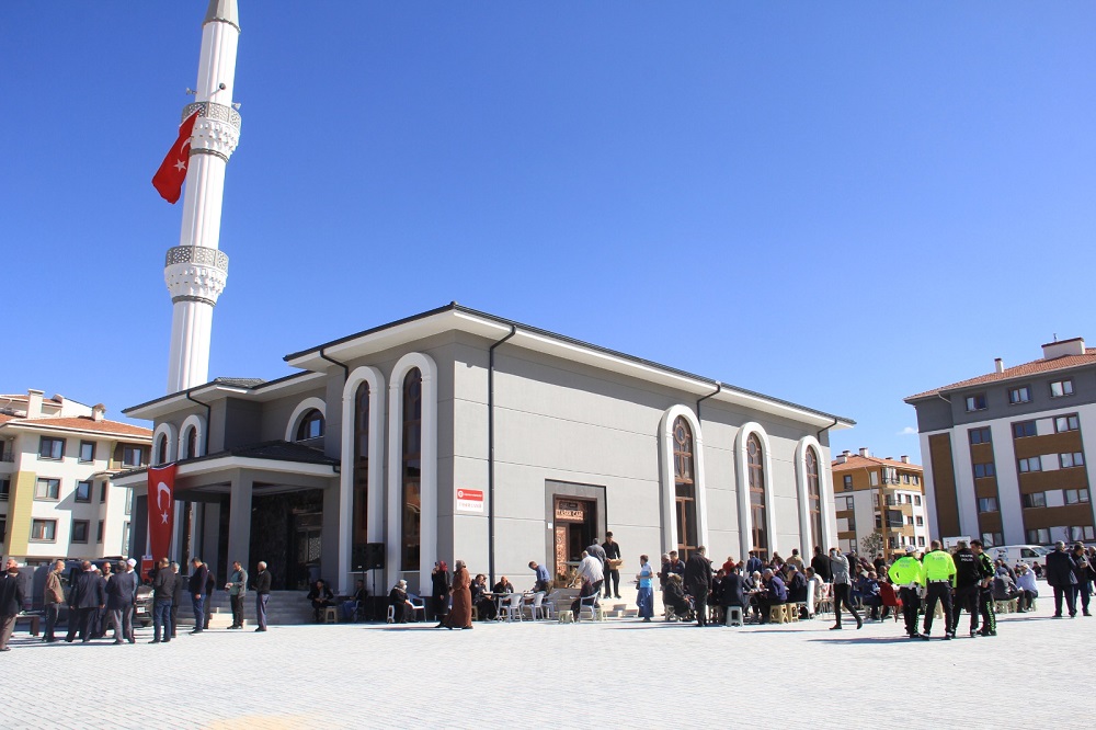 Taşer Camii Dualarla İbadete Açıldı