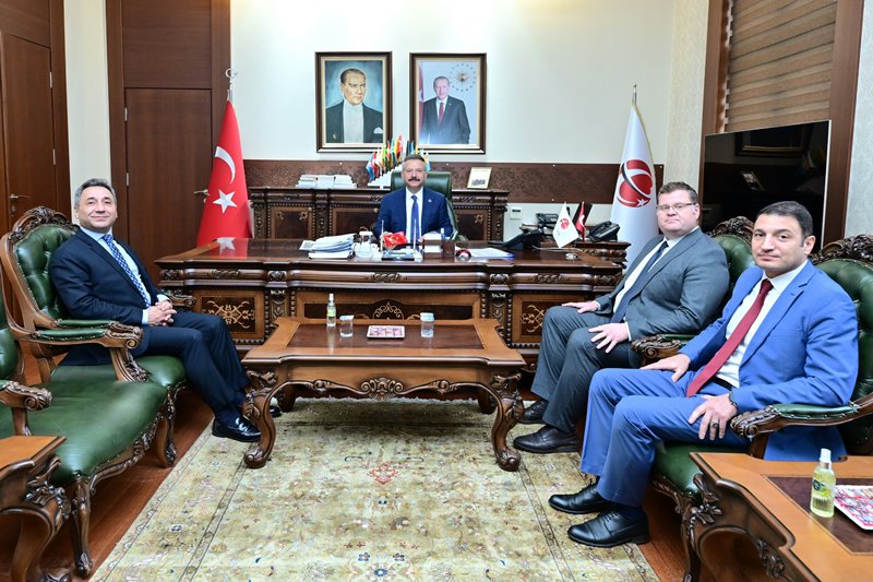 İlimize yeni atanan 1. İdare Mahkemesi Başkanı Dr. Levent Akdoğan ve beraberindekiler Valimiz Sayın Hüseyin Aksoy’u ziyaret etti