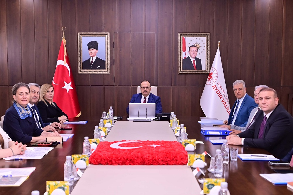 Valimiz Yakup Canbolat  Başkanlığında İlçe Kaymakamlarımızın Katılımıyla  Kapsamlı Bir Toplantı Gerçekleştirildi