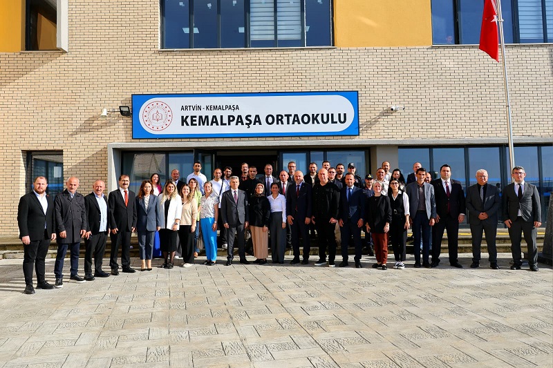 Valimiz Sayın Dr. Turan Ergün, Kemalpaşa İlkokulu ve Ortaokulunu Ziyaret Etti