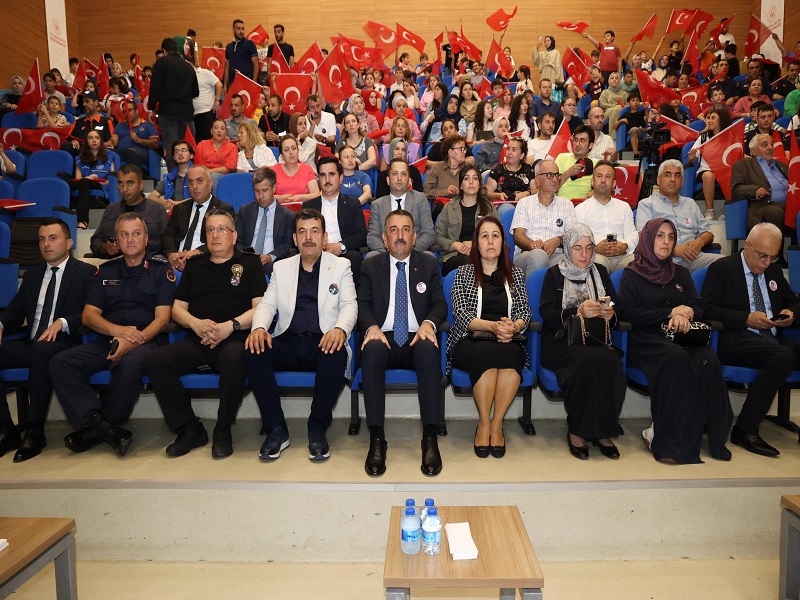 Vali Osman Hacıbektaşoğlu, “15 Temmuz Demokrasi ve Millî Birlik Günü” Söyleşi Programına Katıldı
