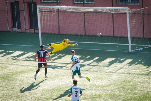 Vali Ali Çelik, Hakkâri Zap Spor – İD Karaağaç Spor Maçını Tribünden Takip Etti