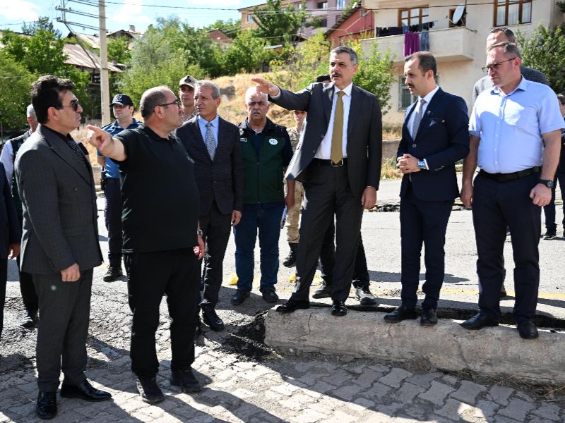 Vali Mustafa Çiftçi, İspir’de Heyelan Bölgesinde İncelemelerde Bulundu