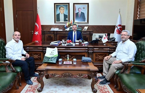 Hayrat İnsani Yardım Derneği Eskişehir Temsilcisi ve Hayrat Vakfı Eskişehir İl Temsilci Vekili Valimiz Sayın Hüseyin Aksoy’u ziyaret etti.