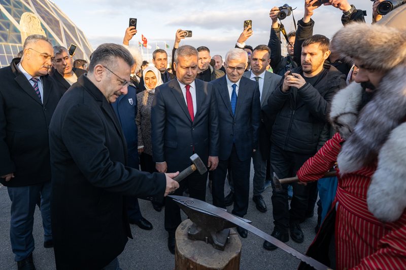 Valimiz Sayın Hüseyin Aksoy, düzenlenen Nevruz Bayramı etkinliklerine katılarak bayram coşkusunu vatandaşlarla birlikte yaşadı.