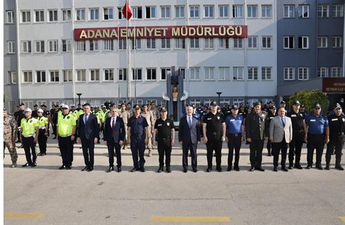 Vali Köşger Güvenlik Güçleri ve İl Protokolüyle Bayramlaştı