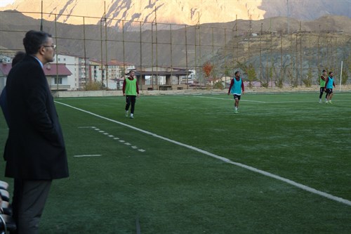 Vali Ali Çelik, Hakkâri Zapspor Futbolcularıyla Bir Araya Geldi