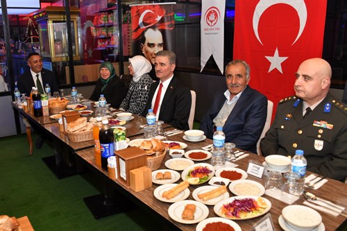 Vali Baruş, şehit aileleri ve gaziler onuruna düzenlenen iftar programına katıldı