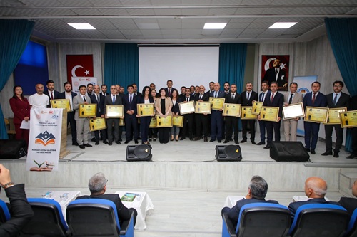 Vali Ali Çelik: Hakkâri ‘de il geneli, 31 okulumuz, altın rozet kazandı