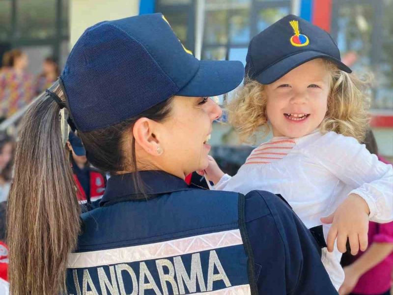 Kuşadası’nda Minik Öğrencilere Jandarma Tanıtıldı