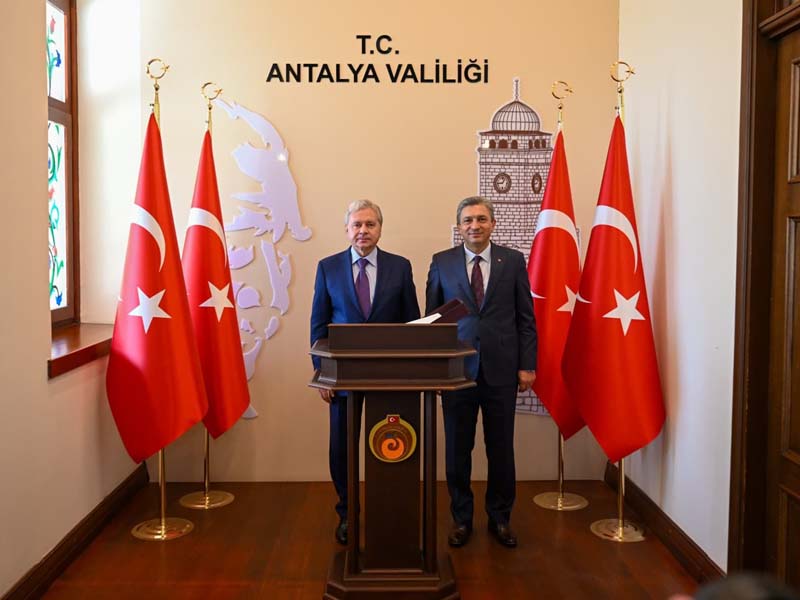 Moskova Hükümet Bakanı Çeremin'den Antalya Valiliğine Ziyaret 