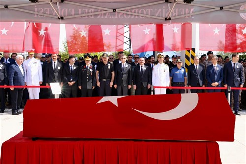 VALİMİZ SAYIN ATİLLA TOROS, ŞEHİT POLİS MEMURU MUSTAFA KARAPINAR İÇİN DÜZENLENEN CENAZE TÖRENİNE KATILDI