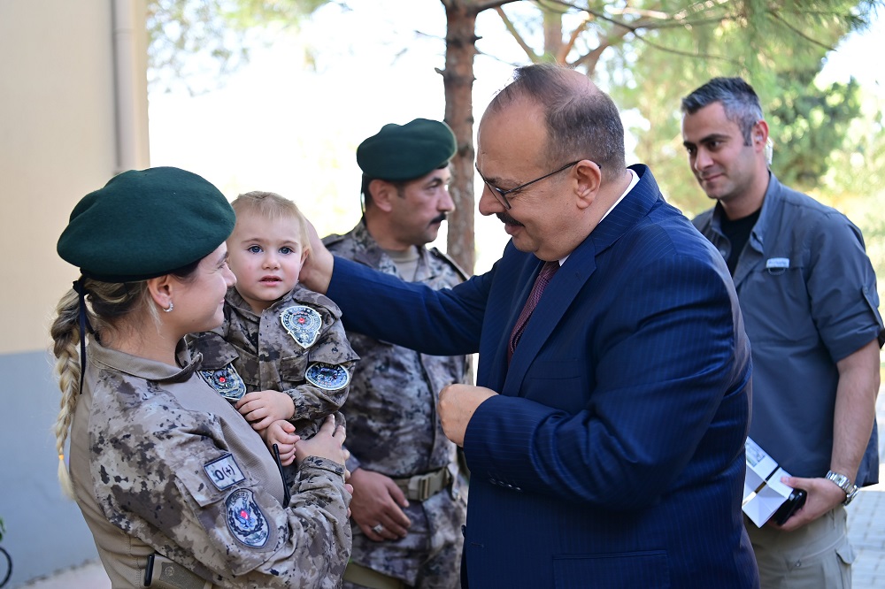 Vali Yakup Canbolat Özel Harekat Şube Müdürlüğü'nü Ziyaret Etti