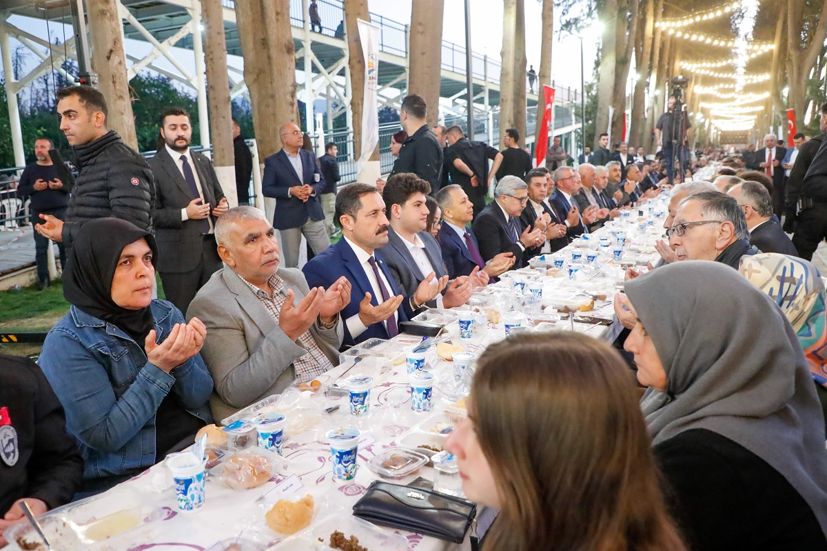 İçişleri Bakanımız Sayın Ali YERLİKAYA, İskenderun İlçemizde Kardeşlik İftarına Katıldı.