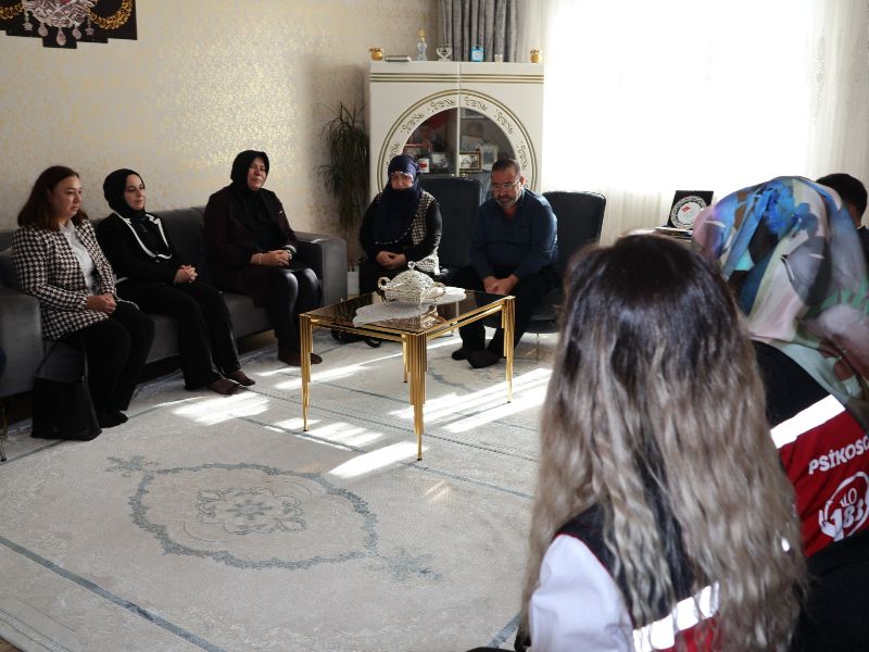 Sevim Karaloğlu Hanımefendi, Şehit Ailesini Ziyaret Etti