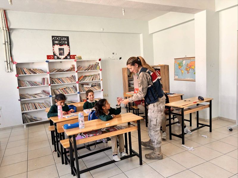 Tunceli İl Jandarma Komutanlığı Tarafından Vatandaşlar ve Personel Bilgilendirme Faaliyetleri Gerçekleştirildi