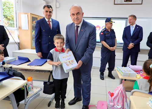 Vali Erol, İlköğretim Haftası Kutlama Programına Katıldı 