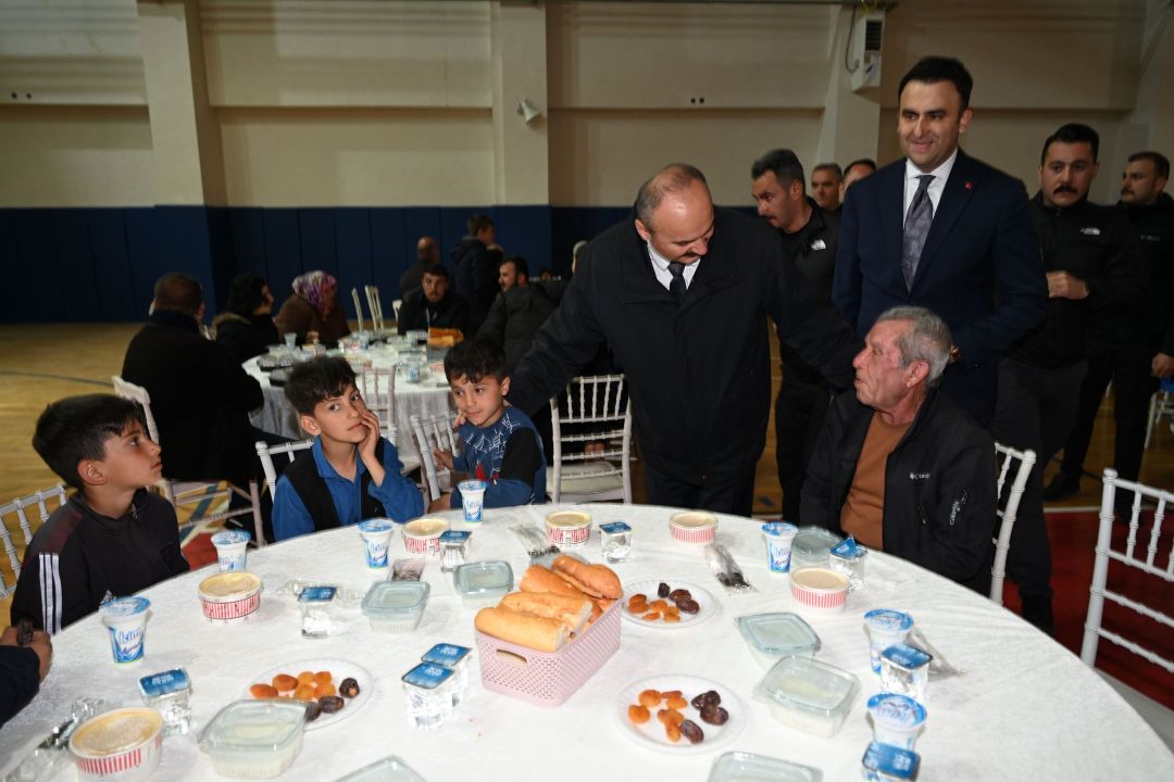 Valimiz Ekrem Canalp,  Hasankeyf İlçesinde İftar Programına katıldı