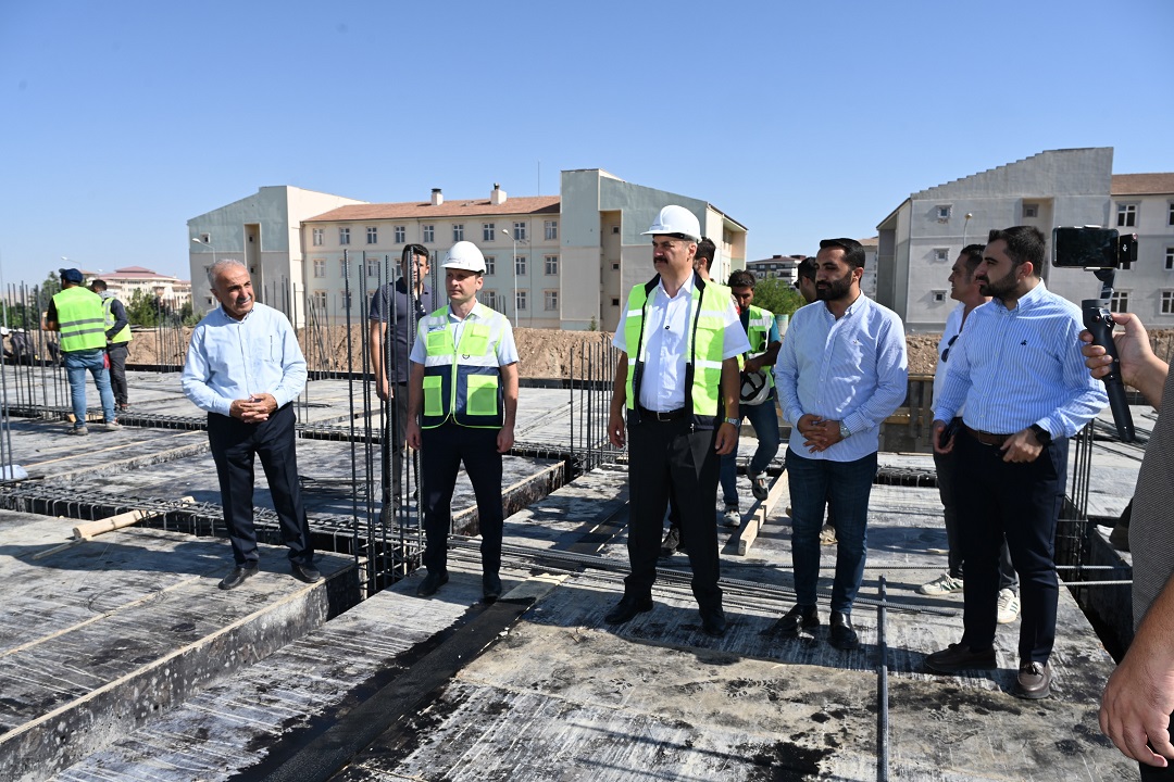 Valimiz Yeni Hükümet Konağı İnşaatında İncelemelerde Bulundu
