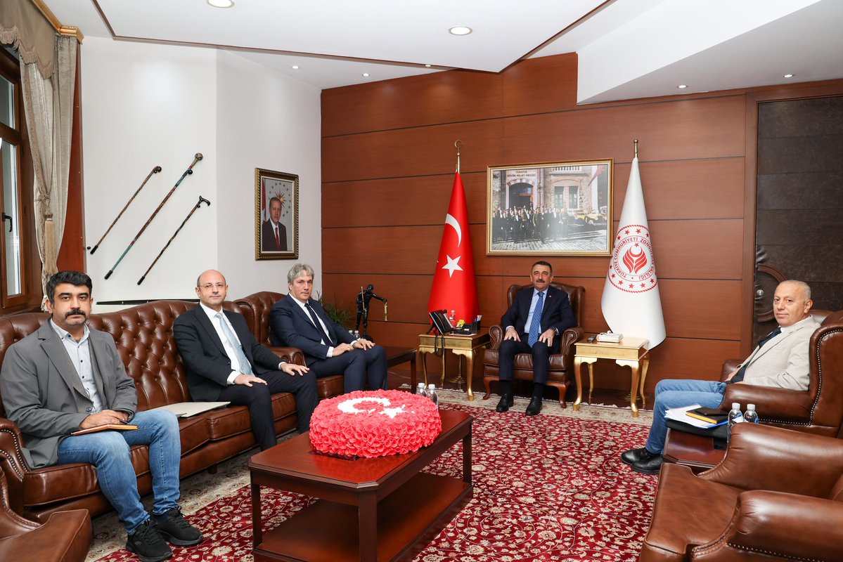 Vali Osman Hacıbektaşoğlu, Karayolları Yetkililerini Kabul Ederek Yatırımları Değerlendirdi