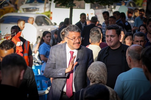 Vali Çelik, Bayram Arifesinde Esnaf ve Vatandaşlarımızla Bir Araya Geldi