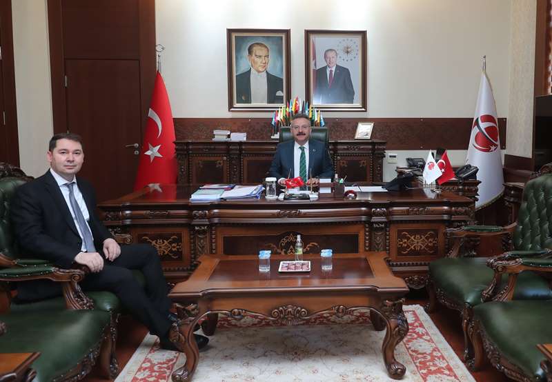 Geçit Kuşağı Tarımsal Araştırma Enstitüsü Eski Müdürü Dr. Suat Özdemir, Valimiz Sayın Hüseyin Aksoy'u ziyaret etti.