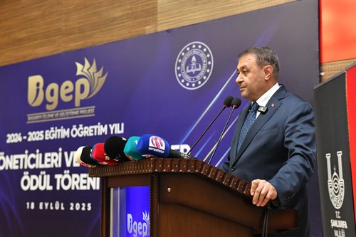 Başarılı Eğitimciler Ödüllendirildi