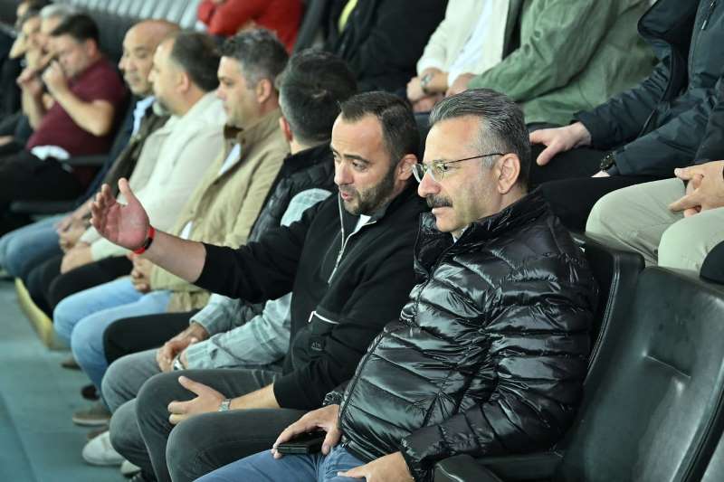 Valimiz Sayın Hüseyin Aksoy, Eskişehirspor’un Oktaş Uşak Spor Kulübü ile karşılaştığı maçı tribünden takip ediyor.
