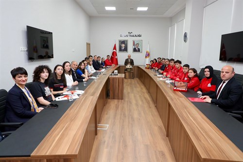Vali Erol, TEKNOFEST’te Dereceye Giren Öğrencileri Kutladı