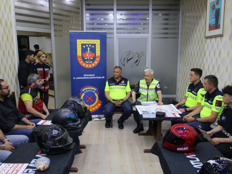 Erzurum İl Jandarma Komutanlığından Motosiklet Sürücülerine Yönelik Trafik Güvenliği Eğitimi