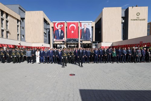 Mardin’de 29 Ekim Cumhuriyet Bayramı Çelenk Sunma Töreni Gerçekleştirildi